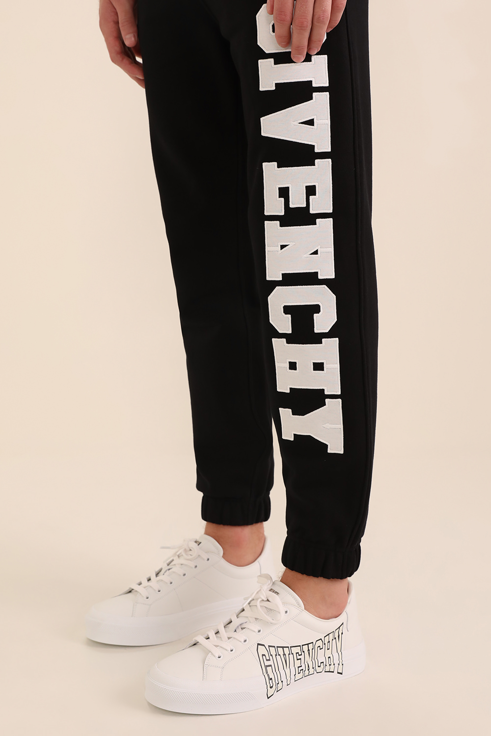 תמונת כל הלוק של סניקרס סיטי ספורט מעור